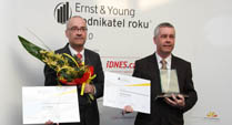 Adam Walach a Mariusz Walach, zakladatelé a majitelé firmy Walmark a.s. získali titul Podnikatel roku 2010 Moravskoslezského kraje (třetí bratr Waldemar byl služebně mimo).
